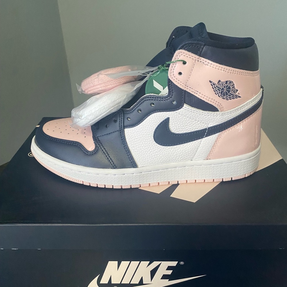 NWT Nike Women's Jordan 1 Retro High OG - Atmosphere, 7.5 - Picture 4 of 16